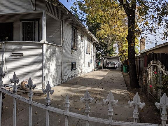 2nd image of 1532 S California St