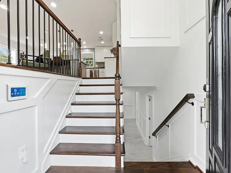 7504 Dolce Dr — Photo 24