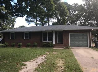 214 Edgewood Dr, Smithfield, VA 23430