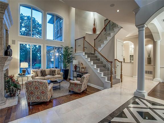 5th image of 205 Oldenwood Ct