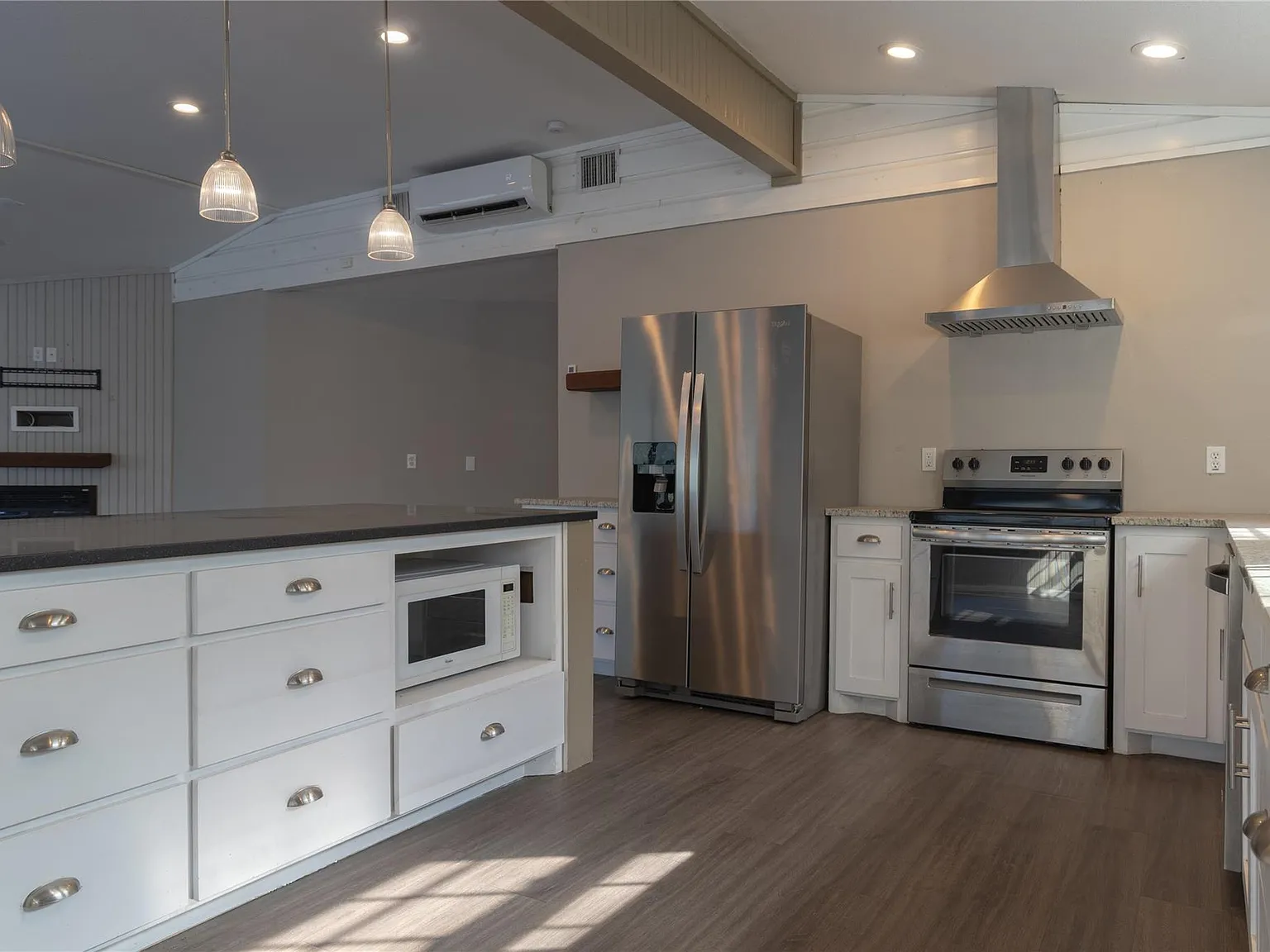 3 bed, 2.5 bath, 2928 sqft, $2,500 — Photo 4