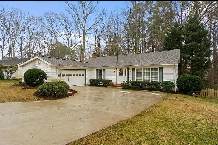 21 Simpson Dr NE