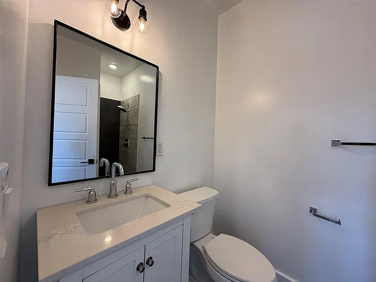 3143 Trumbull St #301 — Photo 9