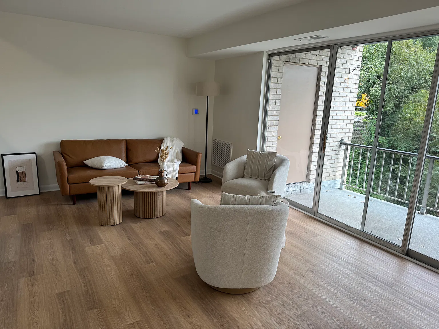 2 bed, 1085 sqft, $2,100 — Photo 3