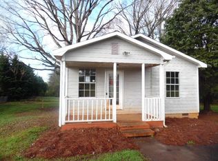 715 Waspnest Rd, Wellford, SC 29385