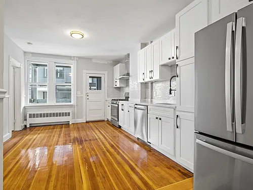 131 Cottage St Photo 1