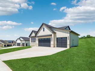 1608 N G St, Indianola, IA 50125