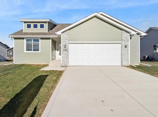 1445 Locust St, Waukee, IA 50263