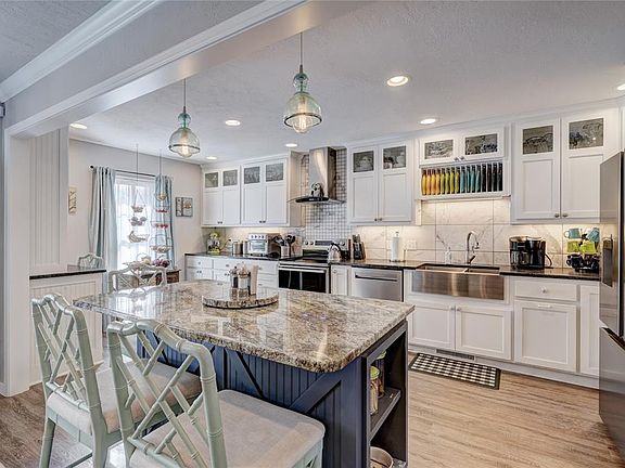 4th image of 1107 Mockingbird Ln
