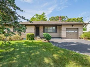 18 Bonita Rd, East Quogue, NY 11942