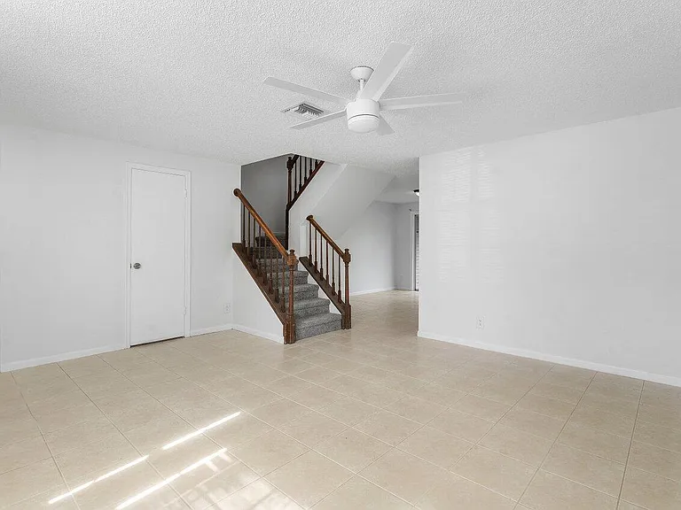 304 Georgian Park Dr — Photo 7