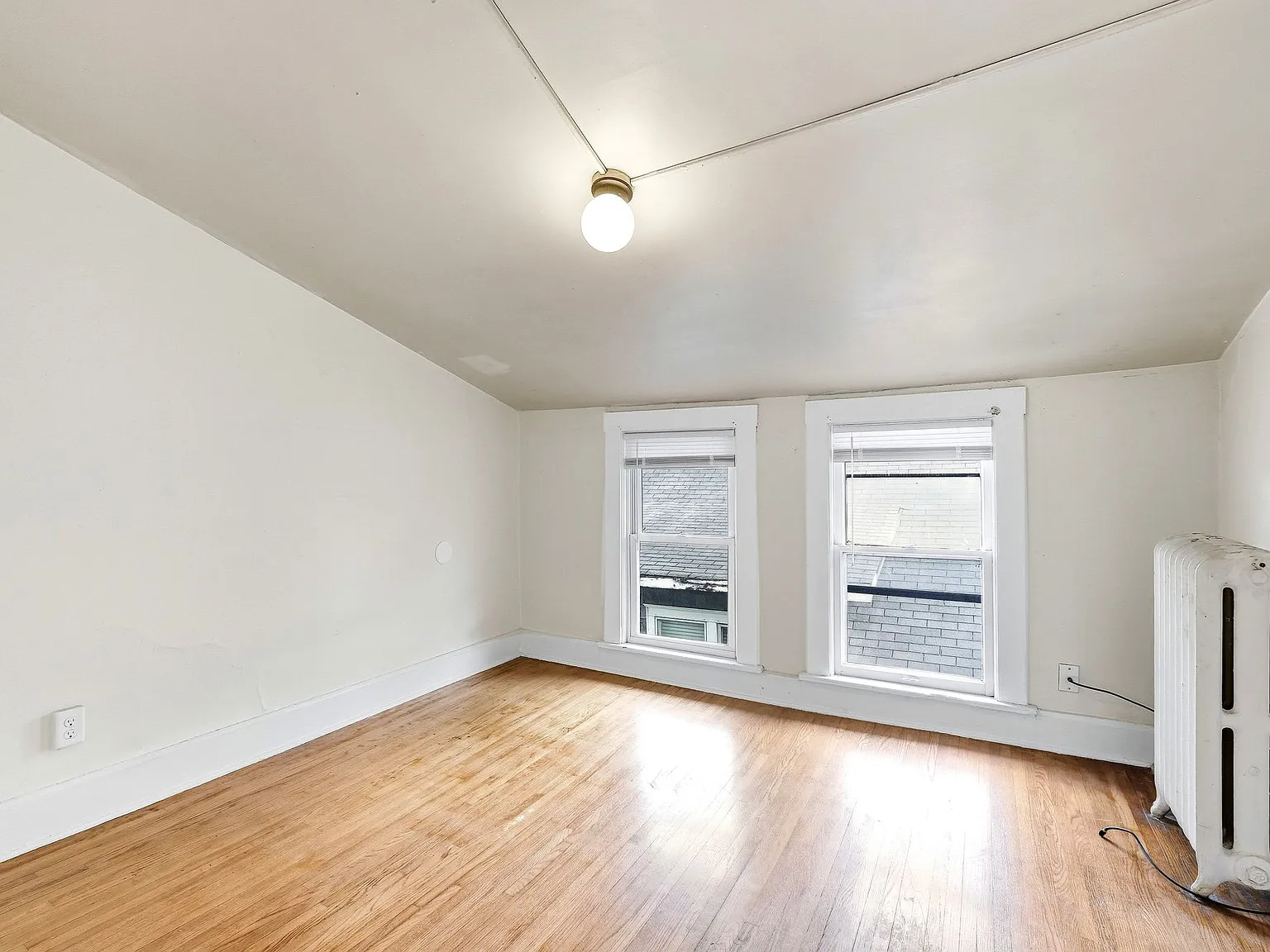 2 bed, 975 sqft, $1,200 — Photo 4