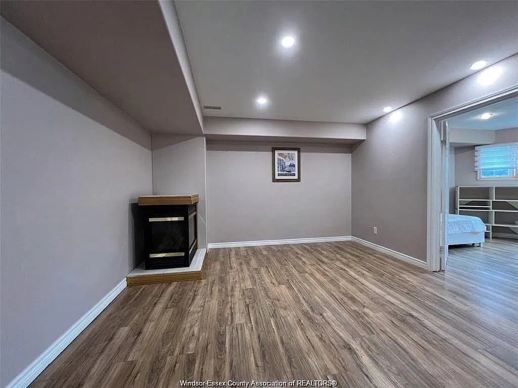 3 bed, $1,799 — Photo 2