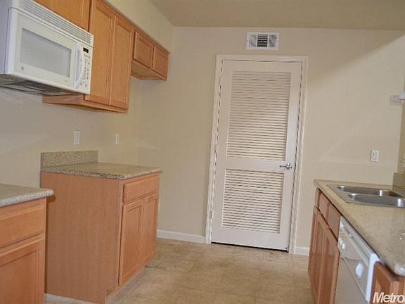 2nd image of 2465 Fontana St Unit 2