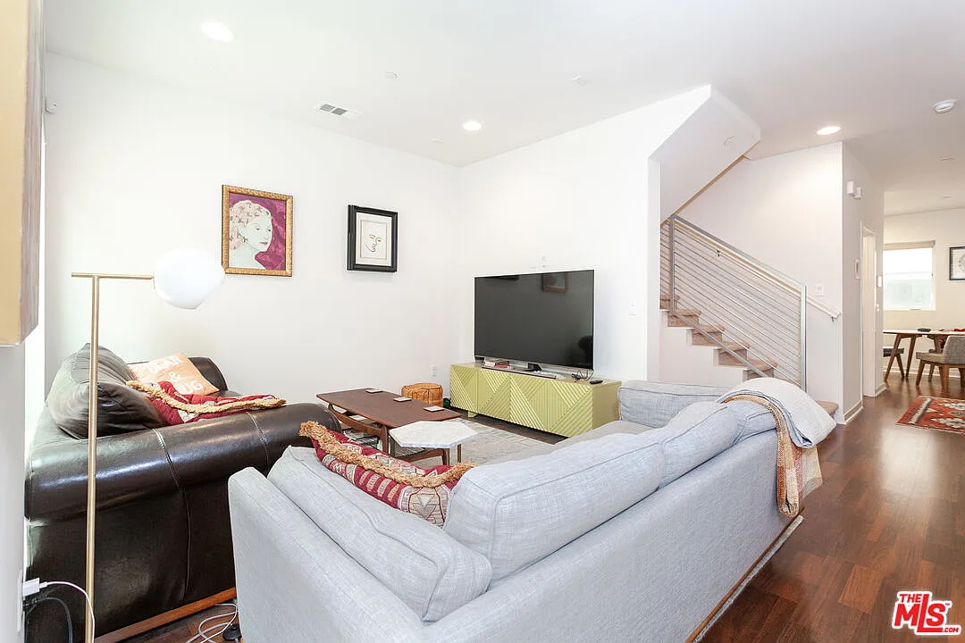 2 bed, 2.0 bath, 1309 sqft, $4,500 — Photo 4