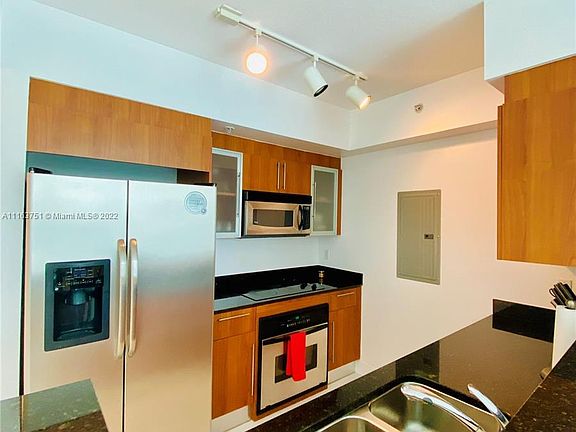 5th image of 325 Biscayne Blvd #717