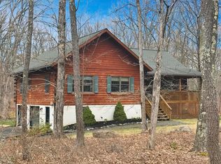 156 Dark Swamp Rd, Dingmans Ferry, PA 18328