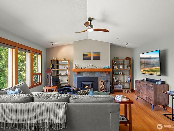 4th image of 532 Whitecap Road