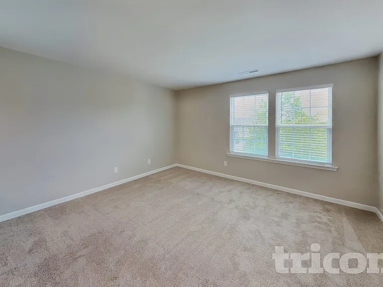 923 Avondale Dr — Photo 16