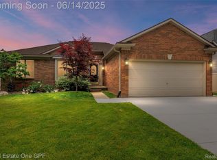 52657 Creekside Dr, Chesterfield, MI 48047