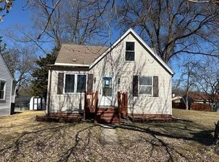 412 Fairfield Dr, Island Lake, IL 60042