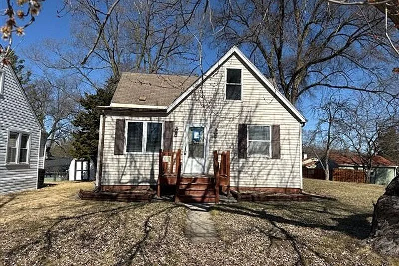 412 Fairfield Dr photo 1