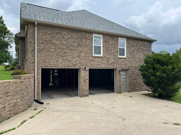 3 bed, 2.0 bath, 1695 sqft, $1,850 — Photo 2