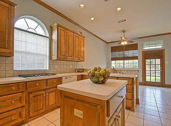 2nd image of 2718 Knightsbridge Ln