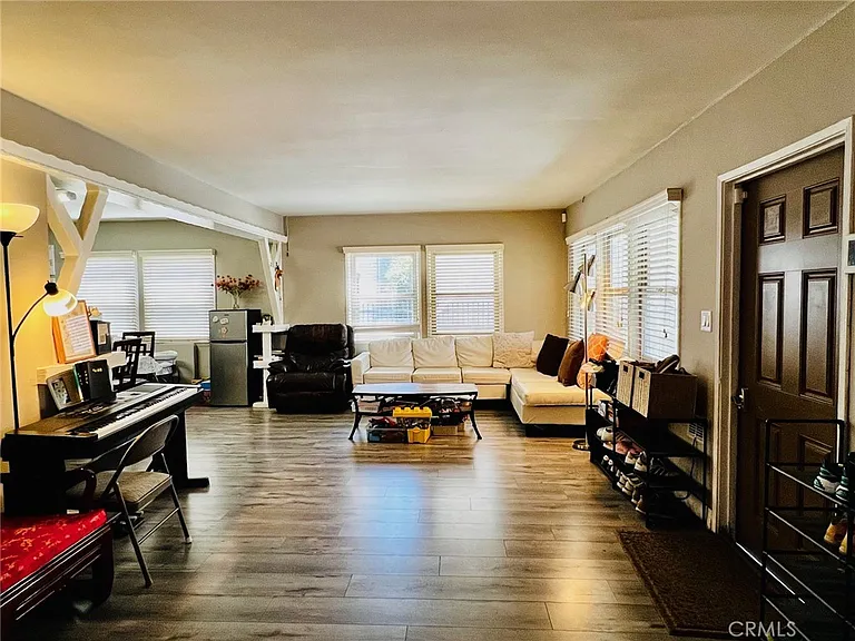 913 W 21st — Photo 13