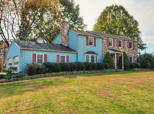 2 Clover Ln, Downingtown, PA 19335