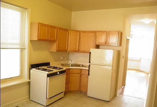 2nd image of 1518 W Diversey Pkwy #1
