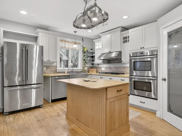 32 Green St, Fairhaven, MA 02719