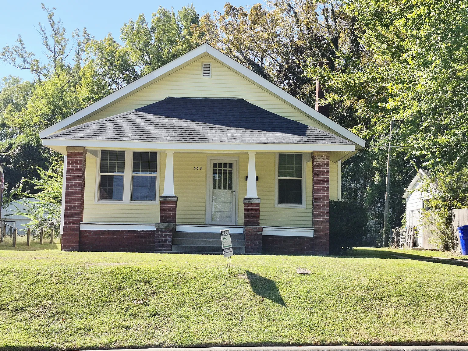3 bed, $1,300 — Photo 1