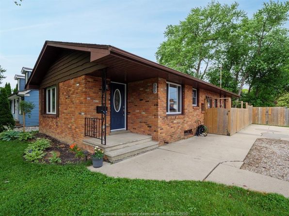 305 Edgewater Blvd, Tecumseh, ON N8N 2G9