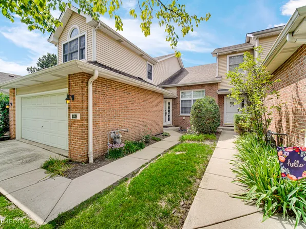 8634 Pearson Dr, Darien, IL 60561