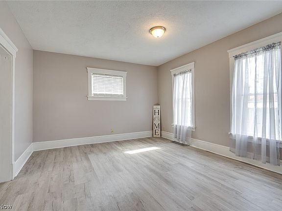 4th image of 1103 Greenfield Ave SW