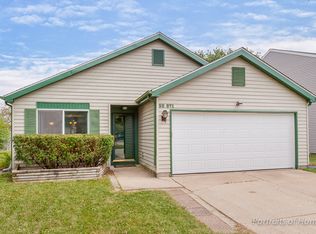 2S571 Sova Ln, Warrenville, IL 60555