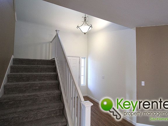 4th image of 3911 Oliveglen Ct