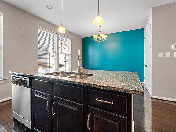 3rd image of 1715 Fernwood Dr