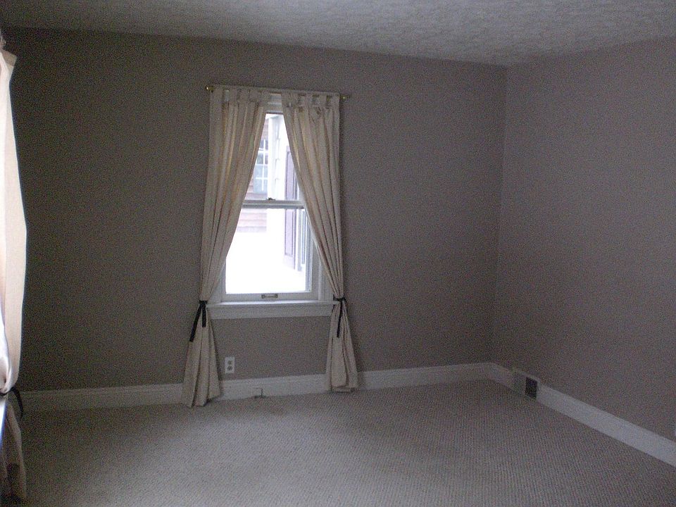 2nd image of 3404 Lakeside Dr