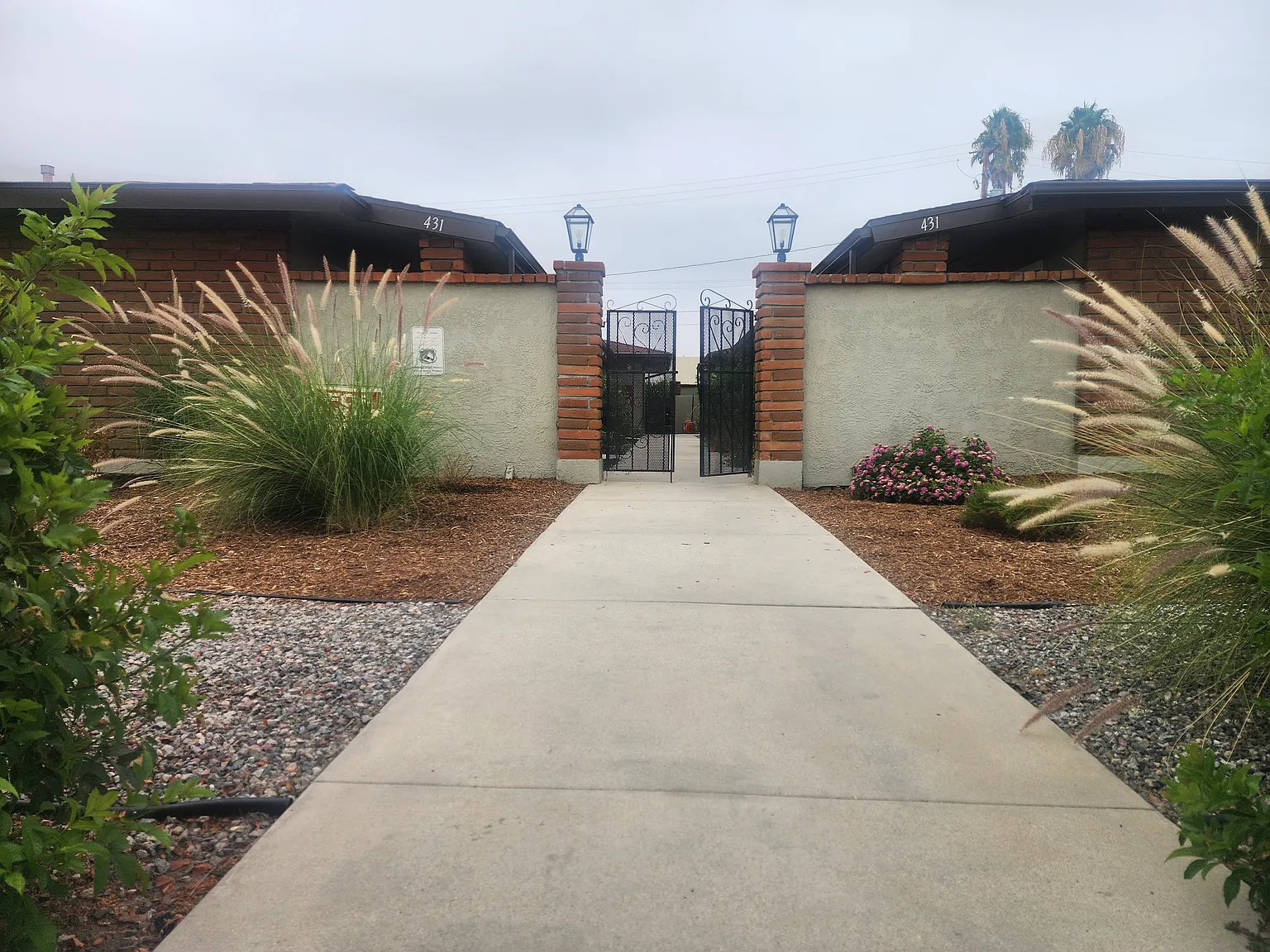 2 bed, 875 sqft, $2,370 — Photo 2