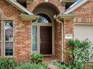 9319 Dewmont Ln, Houston, TX 77070