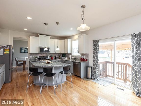 Kitchen with upgraded cabinets and granite