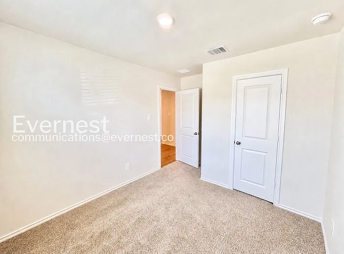 417 Pineywood Trl — Photo 12