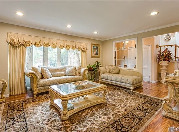 4th image of 2079 Stratford Dr