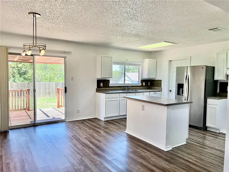 1105 Jolie Ln — Photo 5