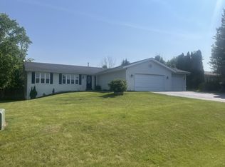 120 Harvest Glenn Dr, Davis Junction, IL 61020