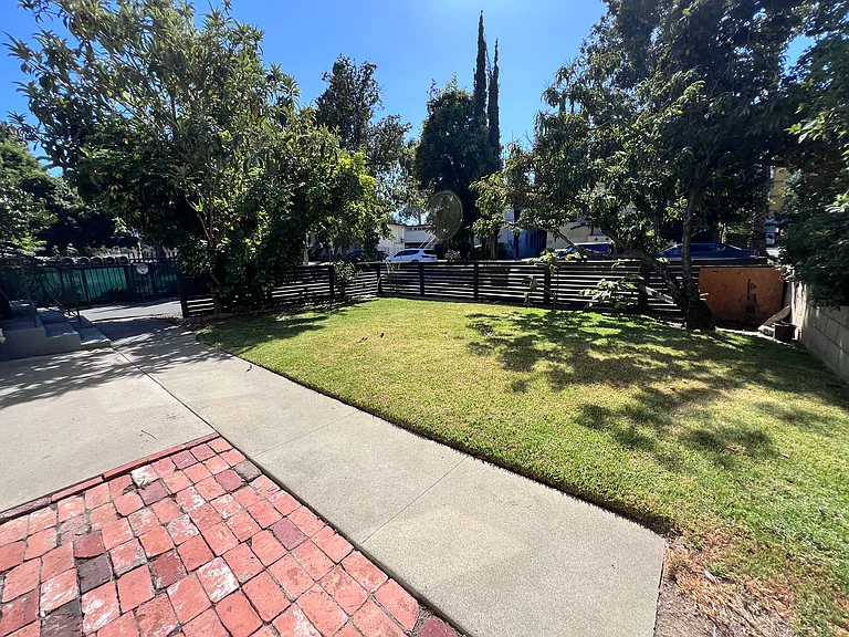 430 N El Molino Ave #A — Photo 4