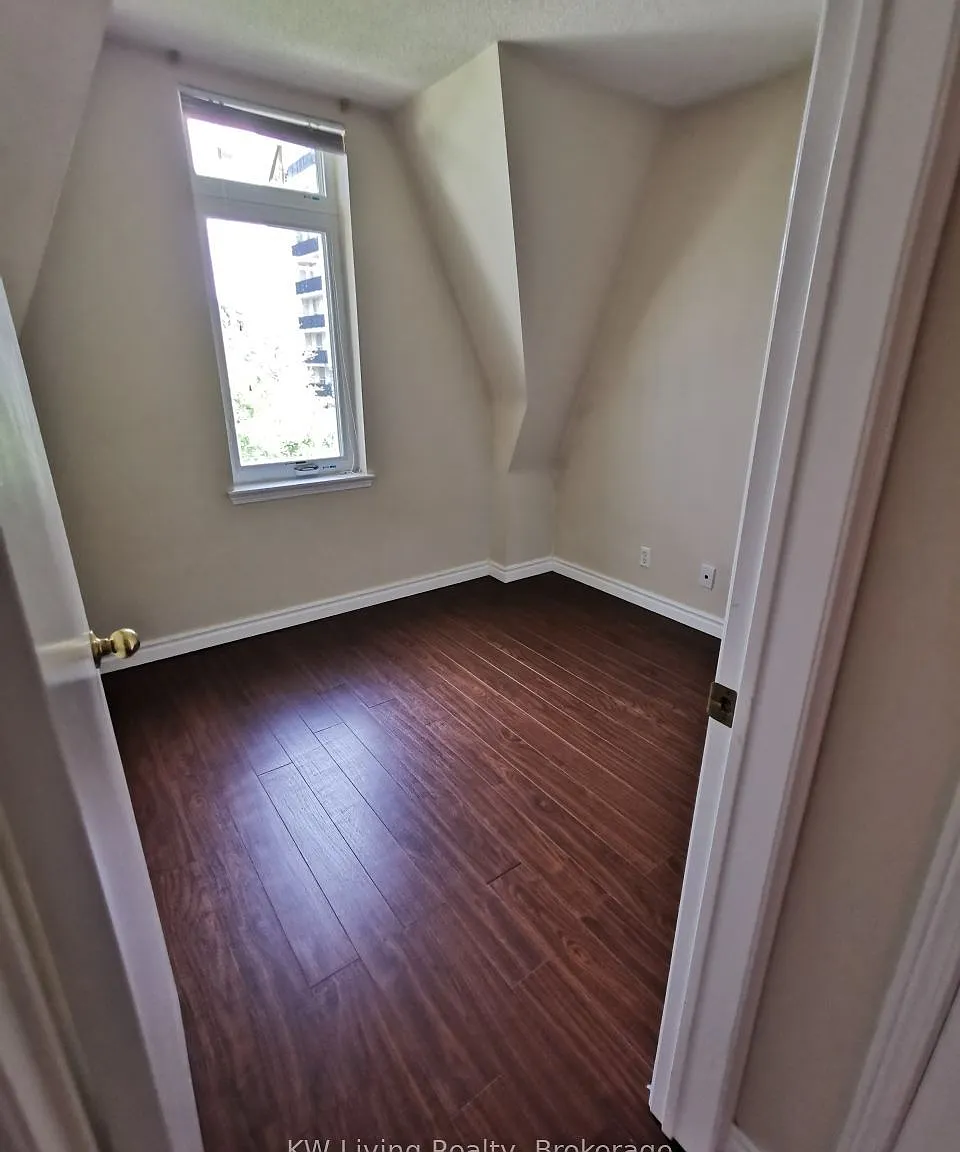 2 bed, $3,000 — Photo 4