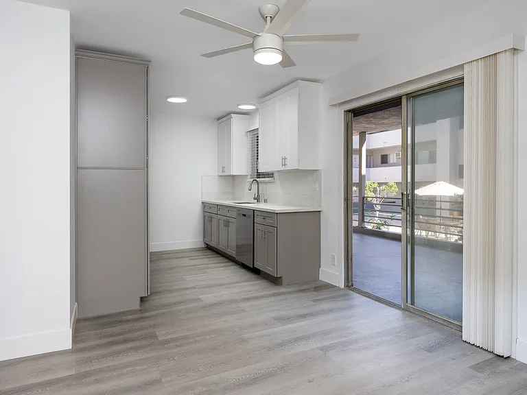 West Brent Apartments — Photo 19
